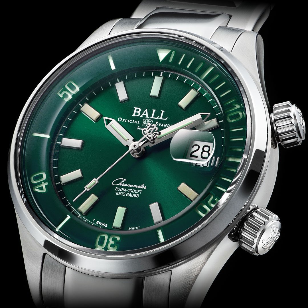BALLWatchCo's tweet photo. Made with sapphire, the inner diving bezel is illuminated by micro gas tubes. The luminosity shines automatically and combats the black expanse of any environment.⁠ https://t.co/D0JAMtGojA