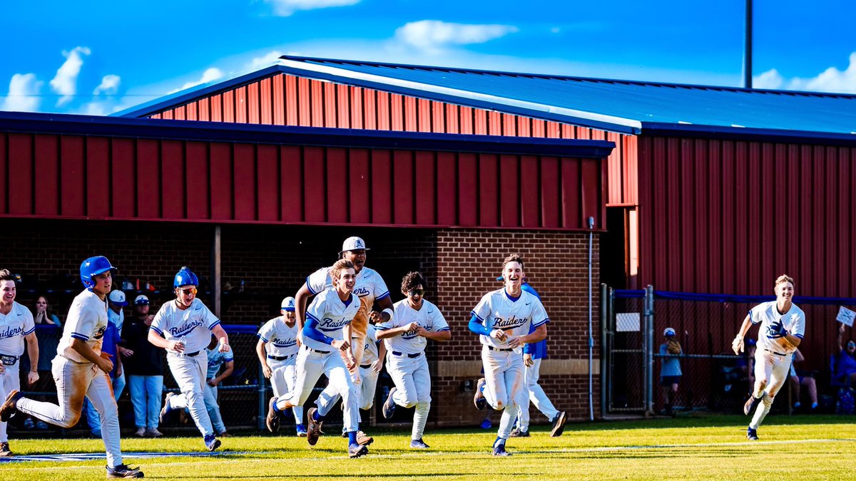 CasonPollock_14's tweet photo. The Boys Are Region Champs!!@PDBryant9 @aeJayden 🧱 https://t.co/RGkphEYXMh