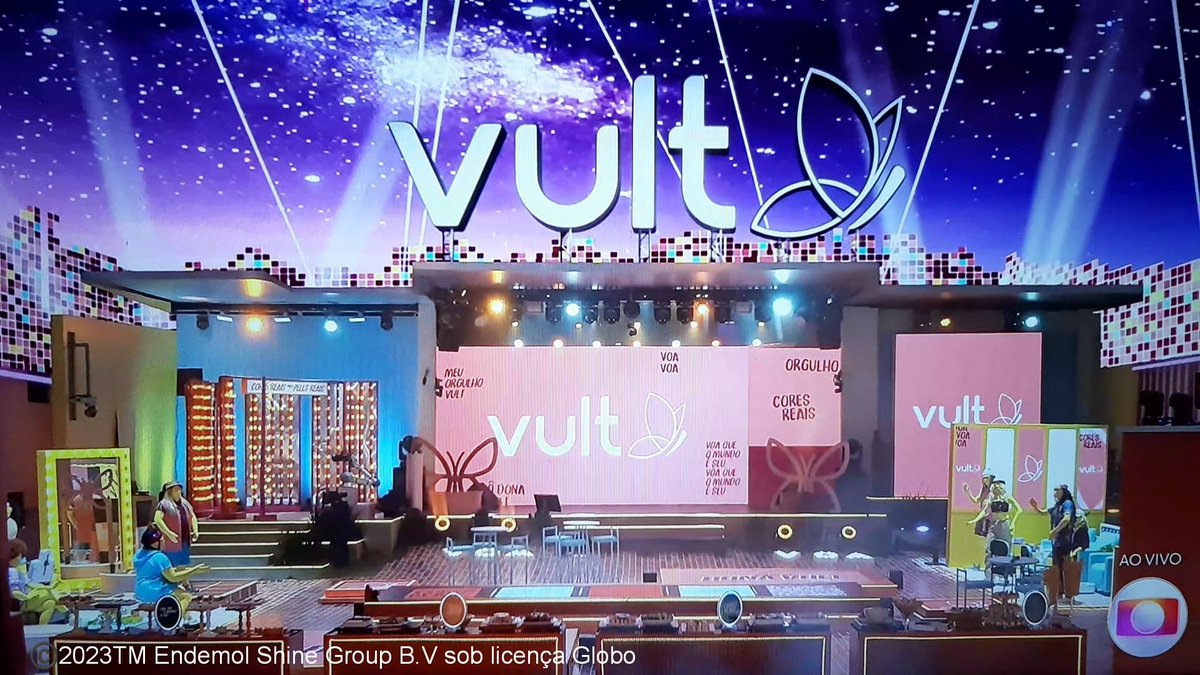 a abertura da festa da Dona <a href="/vultcosmetica/">Vult</a> ta impecável  chegou entregando demais essa querida 😍 #SalãoDaDonaVult #BBB23 *publi