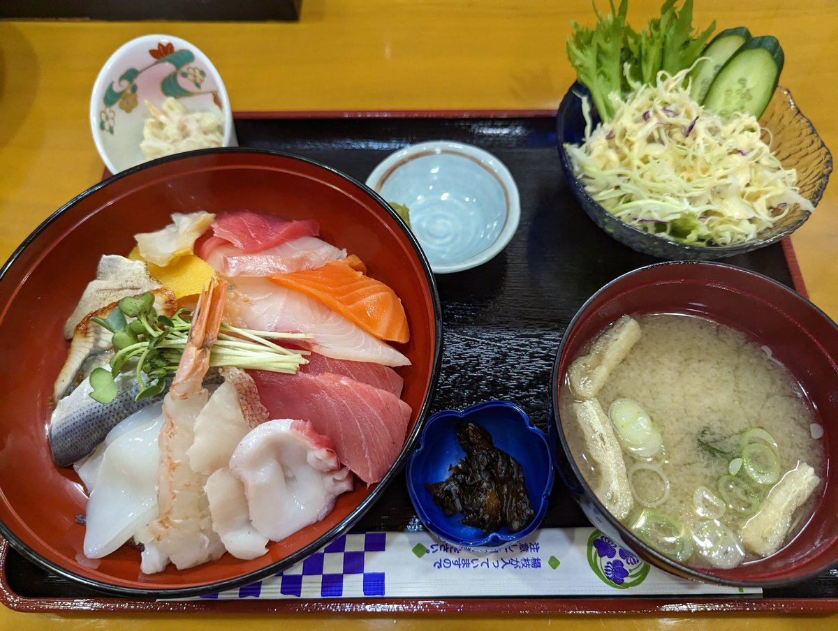 google_fun's tweet photo. #今日の昼飯 #TodayLunch
#Pixel6 #食テロ
#超絶ウルトラスペシャルランチ
最近海鮮丼を食べていないので、本日のランチは、海鮮丼を頂きます。
コスパが良い海鮮丼で美味しゅうございます。
( ´∀`)bグッ! マユ〜ッ❢ https://t.co/MxSxVIgd3b