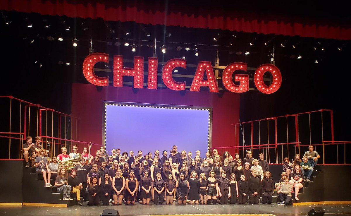 vjasully's tweet image. Thanks so much for letting me come to your last rehearsal before the show! #Chicago has amazing choreography, top notch singing/acting, and a gorgeous and creative set. Break all kinds of legs! Thinking of our @VjaDrama seniors in their 
final production! 
#RazzleDazzleEm #Fosse