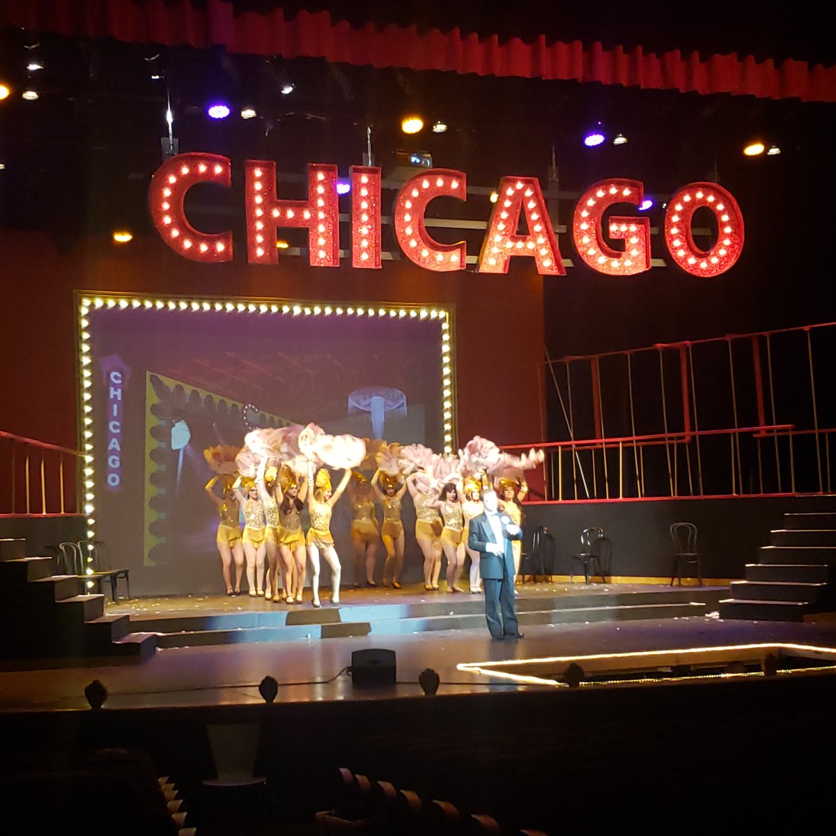 vjasully's tweet image. Thanks so much for letting me come to your last rehearsal before the show! #Chicago has amazing choreography, top notch singing/acting, and a gorgeous and creative set. Break all kinds of legs! Thinking of our @VjaDrama seniors in their 
final production! 
#RazzleDazzleEm #Fosse