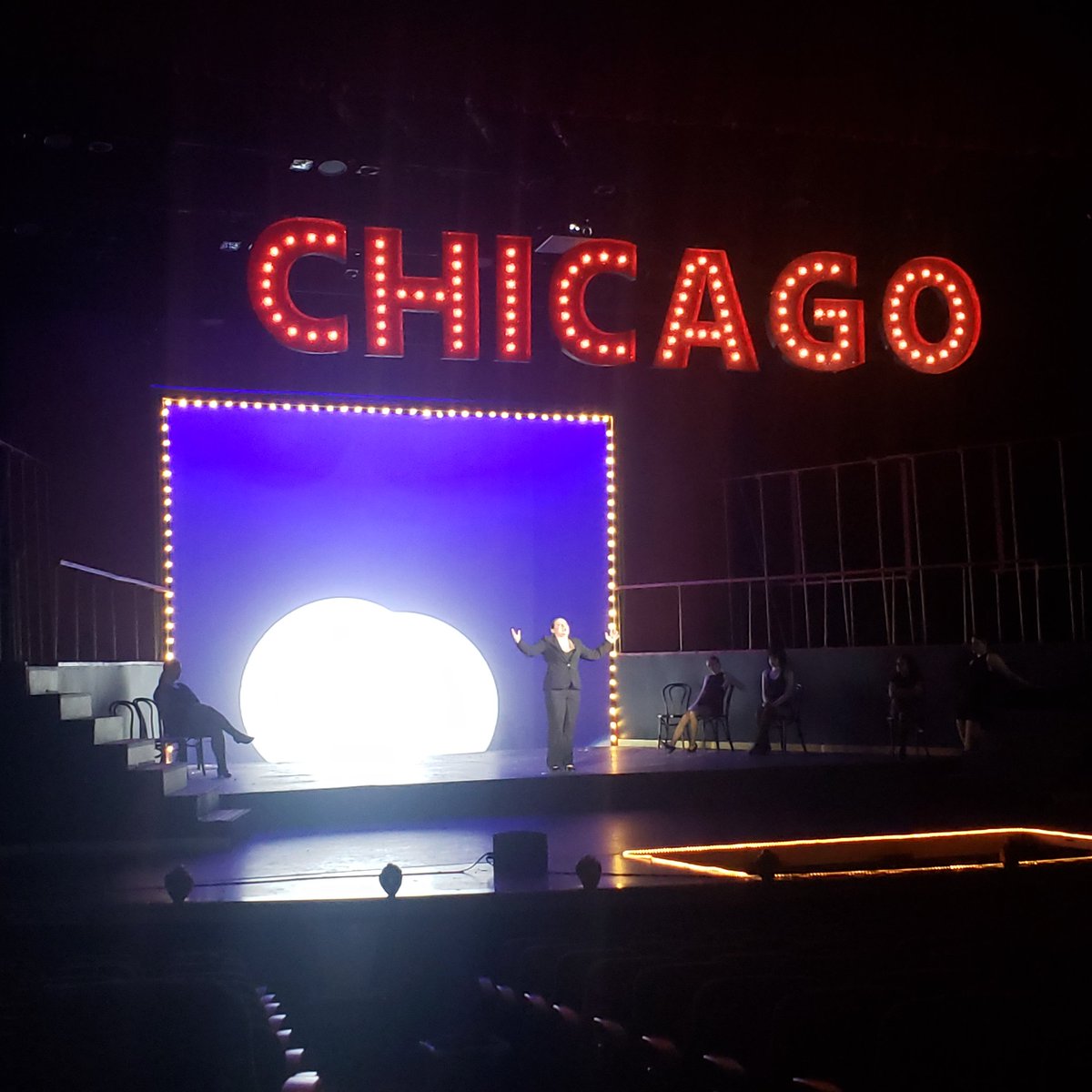 vjasully's tweet image. Thanks so much for letting me come to your last rehearsal before the show! #Chicago has amazing choreography, top notch singing/acting, and a gorgeous and creative set. Break all kinds of legs! Thinking of our @VjaDrama seniors in their 
final production! 
#RazzleDazzleEm #Fosse