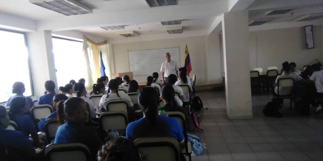 asypc's tweet photo. UNEFA Ext. Isabelica, da inicio a los Talleres de inducción al Servicio Comunitario, dirigido por el Lcdo. Esteban Tineo, a los estudiantes de Ingeniería Civil, Licenciatura en Administración de Desastres y TSU en Enfermería. https://t.co/c9tmV9cq2b