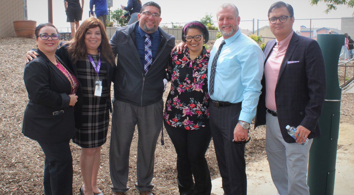 GeorgiaFMorris1's tweet photo. Teaming up to practice for our 5th Grade DLI Ceremony! Thank you Boyd, Garcia and Kelley for joining our Mt. Lion Family at Morris on this wonderful outdoor day! @GarciaGrizzlies https://t.co/jsm2W5yKlz