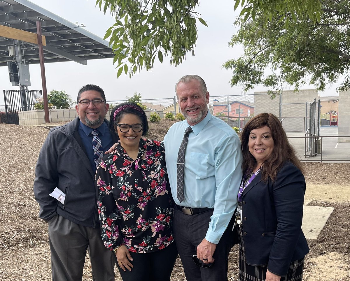 GeorgiaFMorris1's tweet photo. Teaming up to practice for our 5th Grade DLI Ceremony! Thank you Boyd, Garcia and Kelley for joining our Mt. Lion Family at Morris on this wonderful outdoor day! @GarciaGrizzlies https://t.co/jsm2W5yKlz