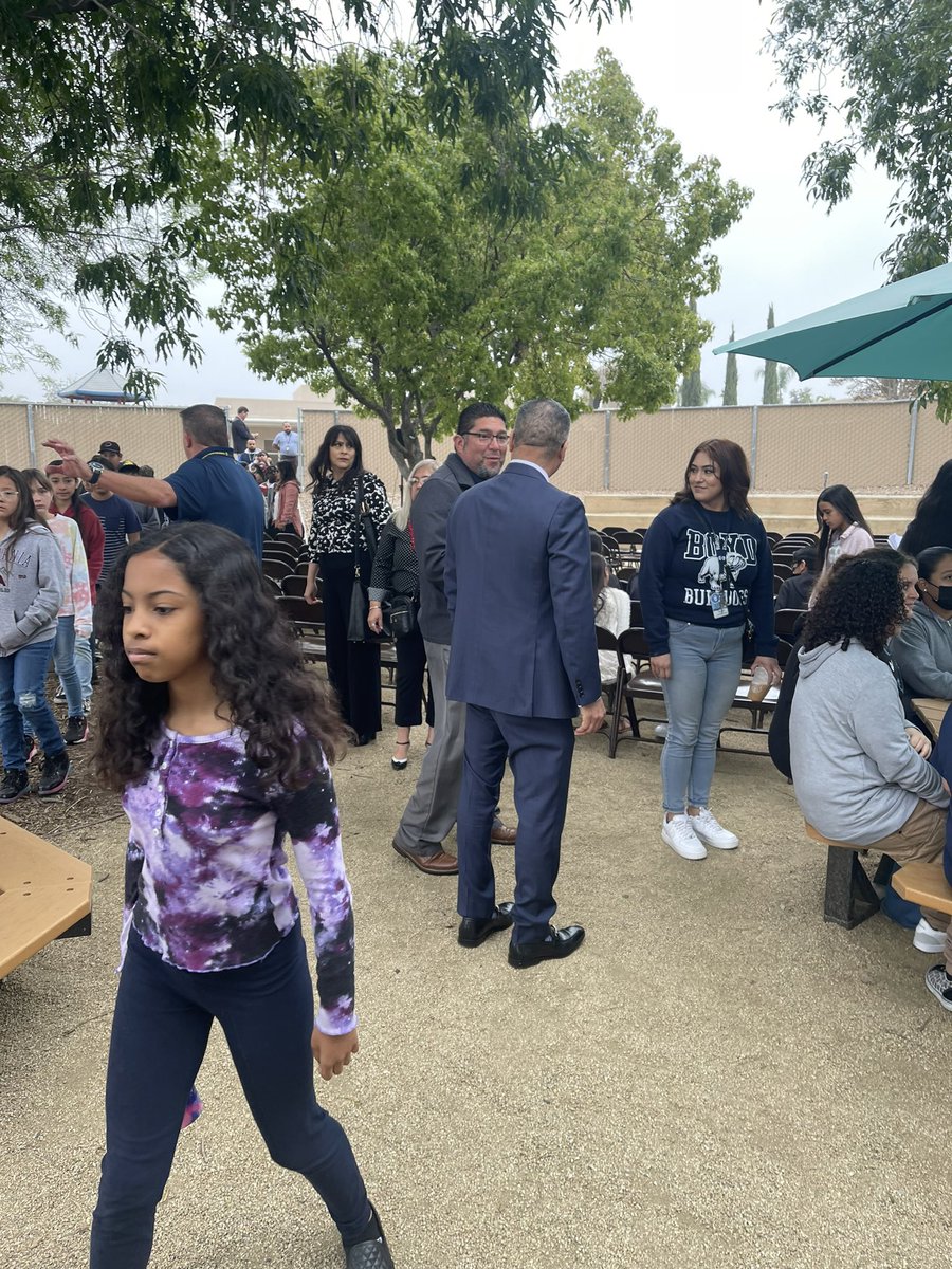 GeorgiaFMorris1's tweet photo. Teaming up to practice for our 5th Grade DLI Ceremony! Thank you Boyd, Garcia and Kelley for joining our Mt. Lion Family at Morris on this wonderful outdoor day! @GarciaGrizzlies https://t.co/jsm2W5yKlz