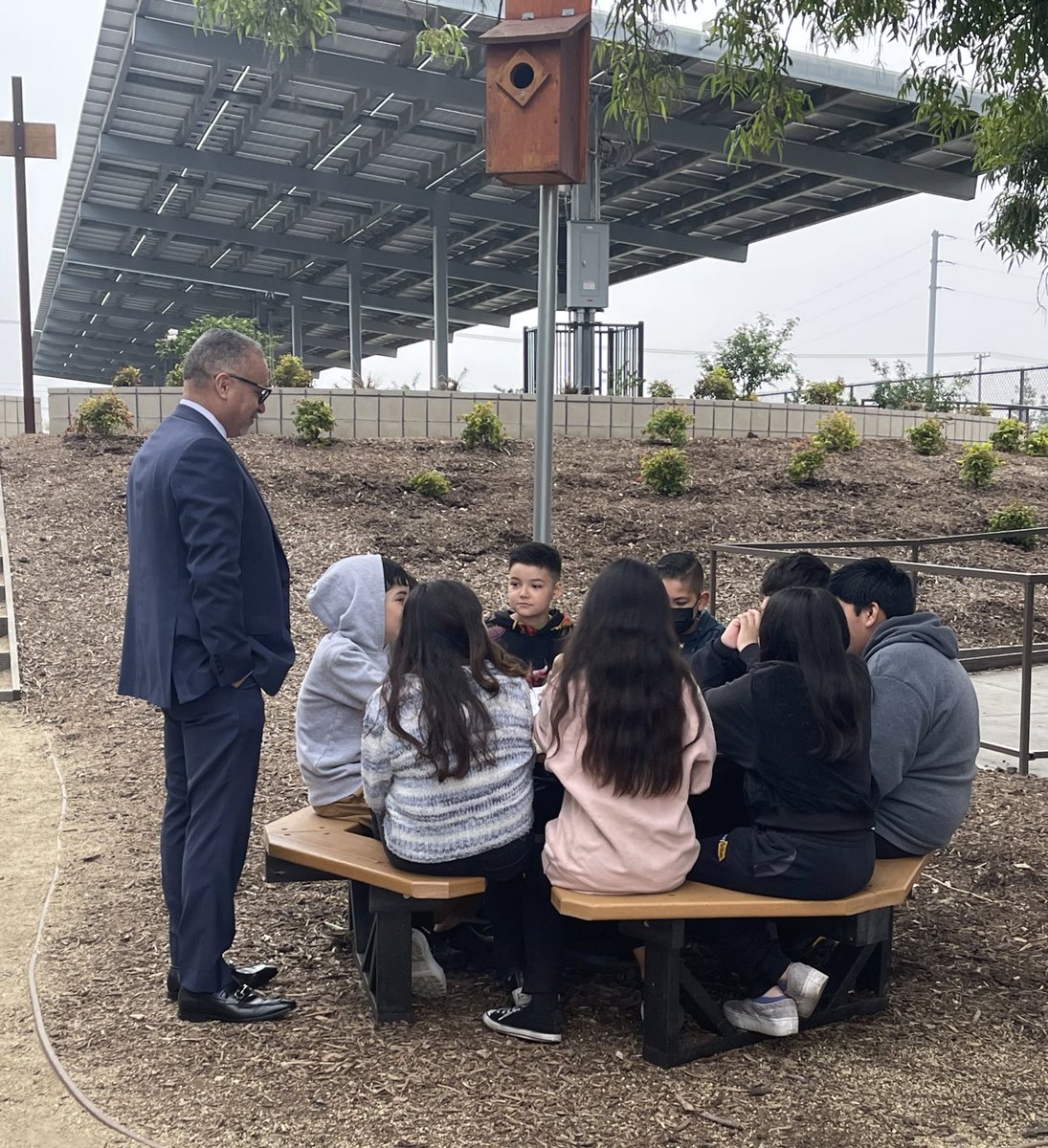 GeorgiaFMorris1's tweet photo. Teaming up to practice for our 5th Grade DLI Ceremony! Thank you Boyd, Garcia and Kelley for joining our Mt. Lion Family at Morris on this wonderful outdoor day! @GarciaGrizzlies https://t.co/jsm2W5yKlz