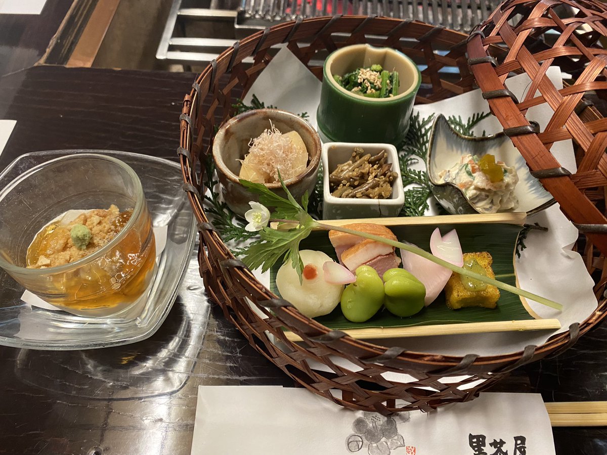 nobukokozu's tweet photo. 花天国からの黒茶屋🌸🌸🌸
大満足

＠kurochaya 
#懐石
#水車
＃花見 https://t.co/x0e123k2Hg