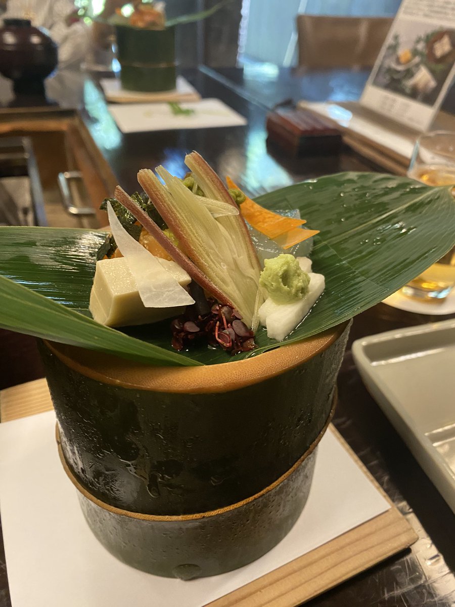 nobukokozu's tweet photo. 花天国からの黒茶屋🌸🌸🌸
大満足

＠kurochaya 
#懐石
#水車
＃花見 https://t.co/x0e123k2Hg