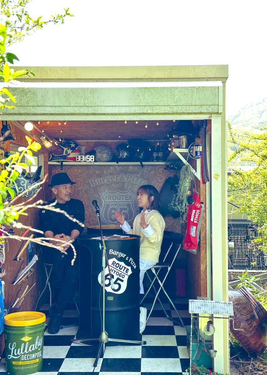 lovepeco's tweet image. たかみくらバーガー🍔
ボリューミーやけどあっさり食べれました😄
音楽を聴きながらめちゃくちゃ優雅な時間です♡
#Route65
#たかみくらバーガー 
#厚子の部屋スペシャル
#公開収録
#エフエムみっきぃ
#加古川市志方町