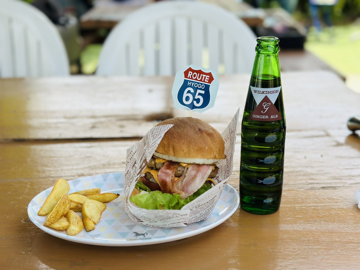 lovepeco's tweet image. たかみくらバーガー🍔
ボリューミーやけどあっさり食べれました😄
音楽を聴きながらめちゃくちゃ優雅な時間です♡
#Route65
#たかみくらバーガー 
#厚子の部屋スペシャル
#公開収録
#エフエムみっきぃ
#加古川市志方町