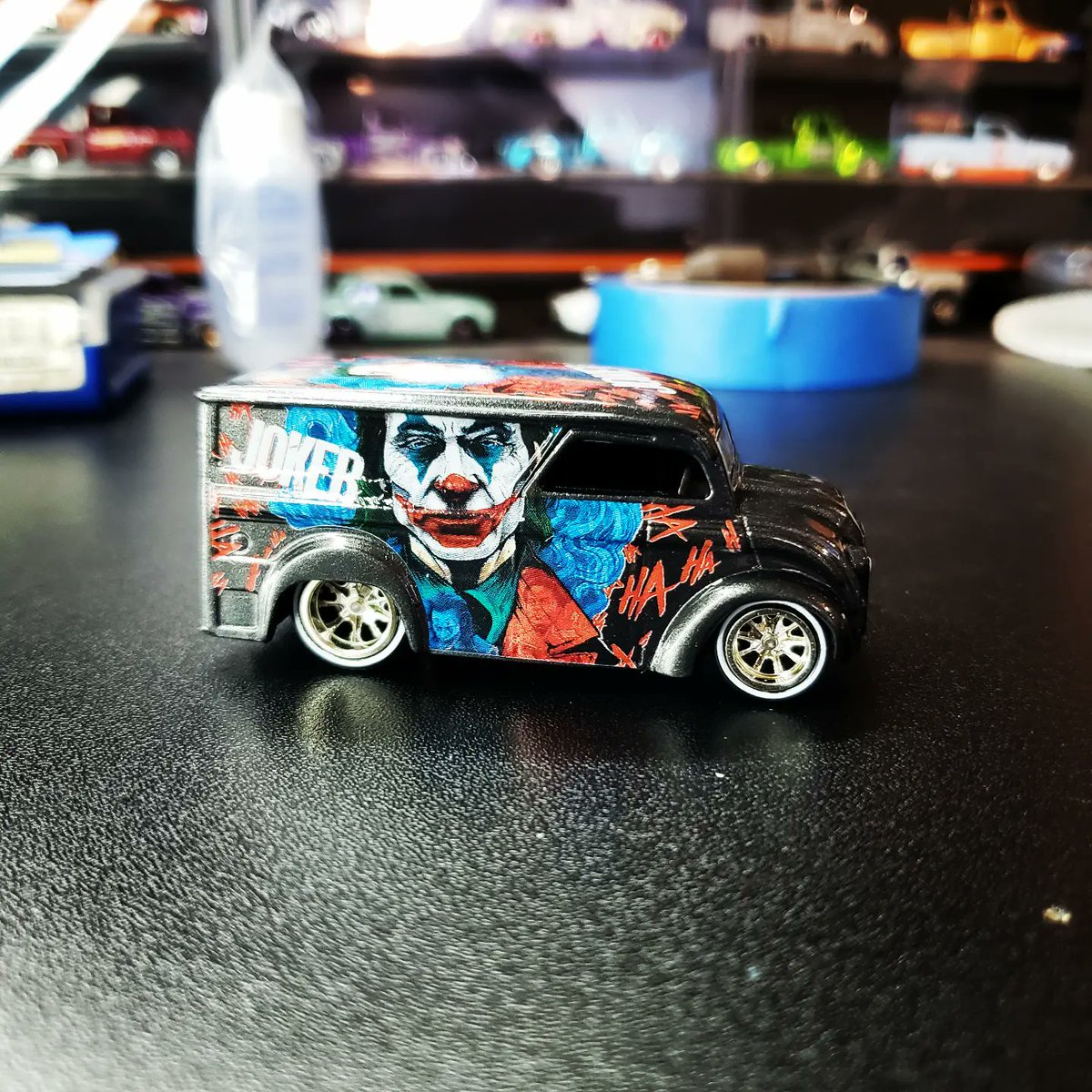 Macias15A's tweet photo. My latest custom. Its headed to TEXAS where it will rest with its new owner #maccustomz #customhotwheel #hotwheels #hotwheelscollector #hotwheelscollections #diecastcollectors #diecastcollection #dairydelivery #thejoker #joker https://t.co/vmz3aJx5jz