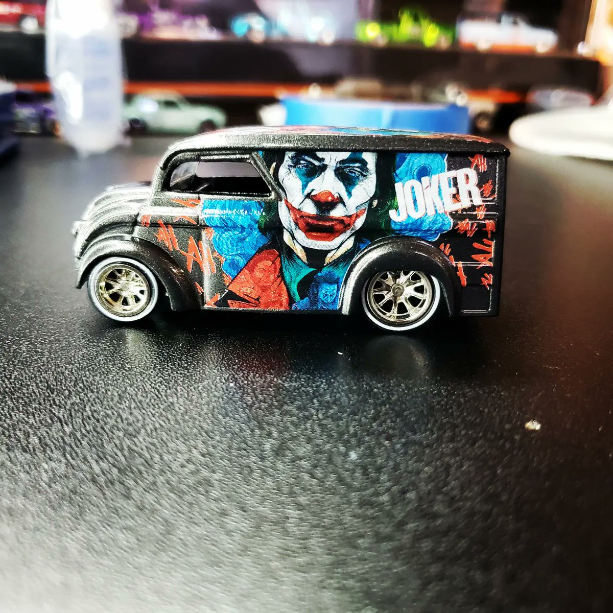 Macias15A's tweet photo. My latest custom. Its headed to TEXAS where it will rest with its new owner #maccustomz #customhotwheel #hotwheels #hotwheelscollector #hotwheelscollections #diecastcollectors #diecastcollection #dairydelivery #thejoker #joker https://t.co/vmz3aJx5jz