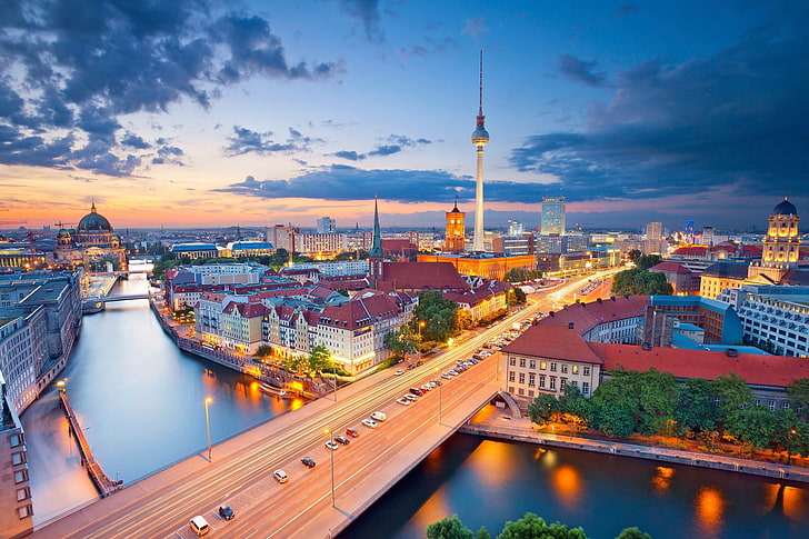 Siddhartha_GSA's tweet photo. Berlin, Germany🇩🇪
#city #Berlin #Germany #architecture #building_exterior/#built_structure #River #Wonderful #nature https://t.co/zCFYiCQmMT
