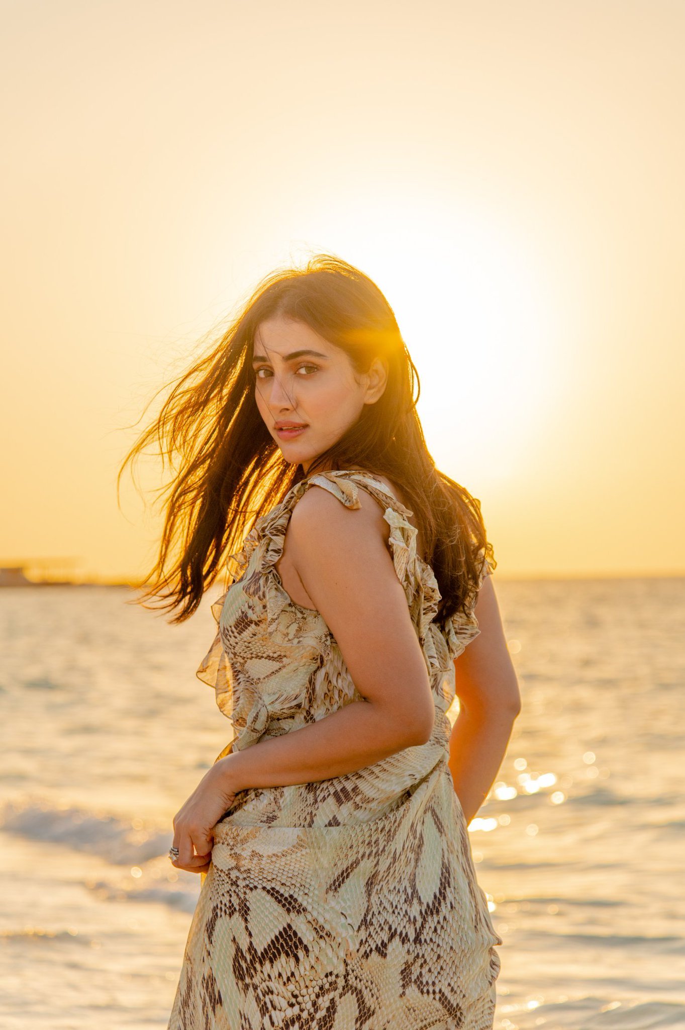 FtkD_mWaIAAFFlb?format=jpg&name=large