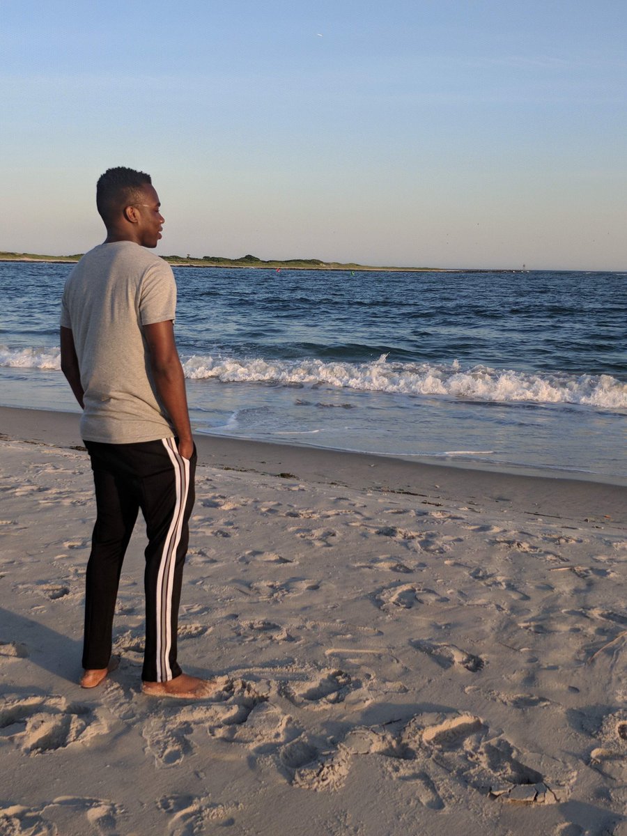 ThtNigerianKid's tweet photo. Thank God my father left Nigeria so I'd never had to experience what it's like to live in a country with no govt. You don't even know how insane you sound that's the sad part 😭

This well-maintained beach is 15 mins drive/30 min public transit from me and is completely free. https://t.co/wLlhDjjRtz