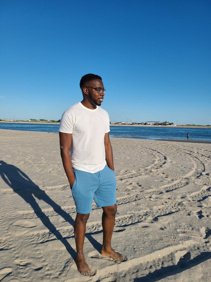 ThtNigerianKid's tweet photo. Thank God my father left Nigeria so I'd never had to experience what it's like to live in a country with no govt. You don't even know how insane you sound that's the sad part 😭

This well-maintained beach is 15 mins drive/30 min public transit from me and is completely free. https://t.co/wLlhDjjRtz