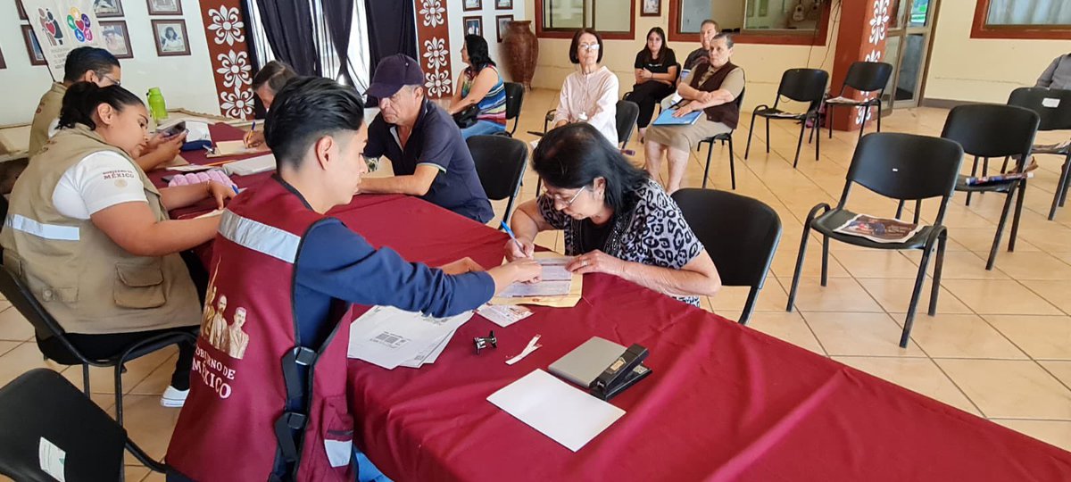 fmosqman's tweet photo. Seguimos trabajando para lograr una verdadera transformación en bienestar de los y las habitantes del municipio de Talpa.
El día de hoy hicimos entrega de #TarjetaBienestar de nuevas incorporaciones para los adultos mayores.

#PensiónAdultoMayor 
#TransformandoParaElBienestar https://t.co/ROuiZdKRGi