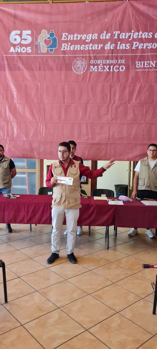 fmosqman's tweet photo. Seguimos trabajando para lograr una verdadera transformación en bienestar de los y las habitantes del municipio de Talpa.
El día de hoy hicimos entrega de #TarjetaBienestar de nuevas incorporaciones para los adultos mayores.

#PensiónAdultoMayor 
#TransformandoParaElBienestar https://t.co/ROuiZdKRGi