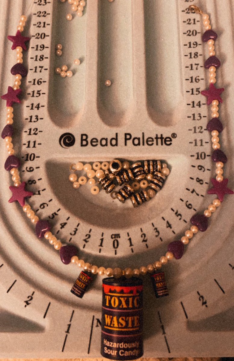 peace_resin's tweet photo. Necklaces i’ve made ☮️📿💟 #etsy #resinpeace https://t.co/VyXUyIViUT