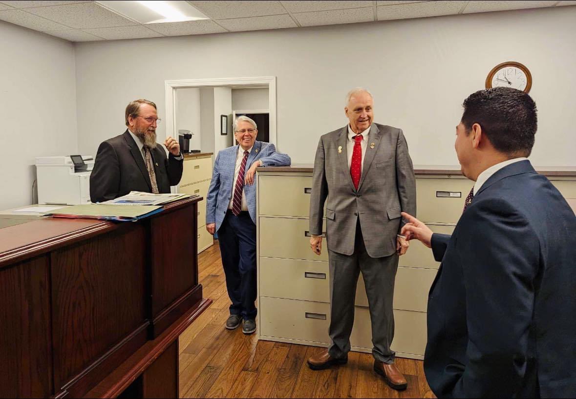 IsraelBaezaMO's tweet photo. The Pettis County Commission held a joint meeting today with Sen. Crawford, Rep. Pollitt, and Rep. Reedy at the MO State Capitol.

It's always great to collaborate with our state partners and together work toward solutions that benefit the residents of our Great County. https://t.co/ZDscqS87eo