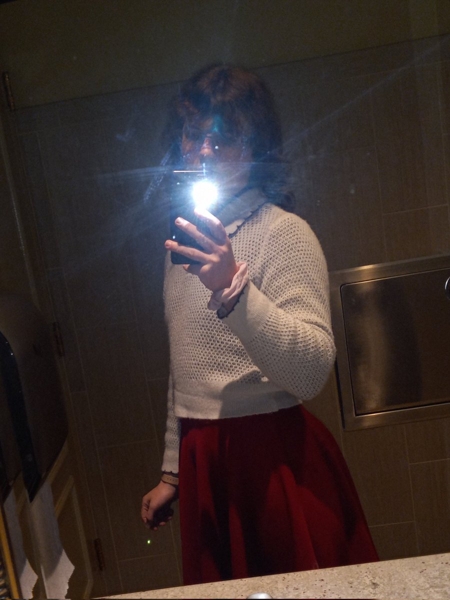 jayd_cecilia's tweet photo. way too hot outside for this outfit but I'll wear it anyway damn it https://t.co/i1ucakQoED