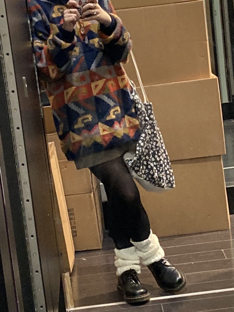 clownisbuff's tweet photo. oh hey i’m still here btw!!! :,) it goes without saying that i’ve been a bit MIA but i wanted to share my outfit from yesterday :D https://t.co/fd2Tt23MNn