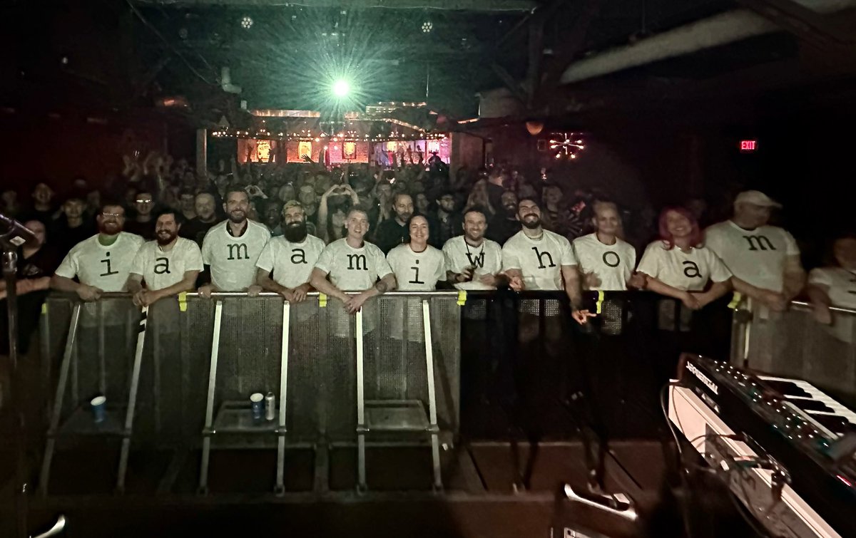 iambountyfan's tweet photo. PHILLY fans surprise @_iamamiwhoami_ and the @twimc_label crew by calling out their name from the audience. 🔥#bhstour

📷: Robert (https://t.co/4E25DDIlED) / Babs (https://t.co/japh8Yb1Oi) https://t.co/oeIilWxNjI