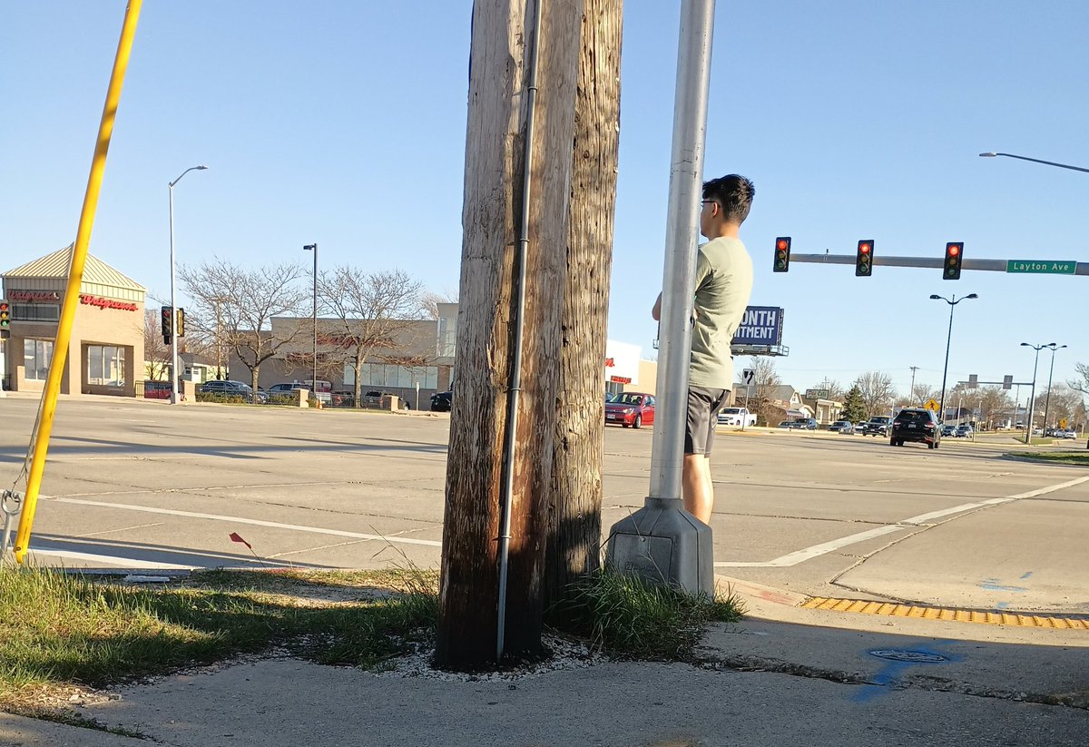 Chefniqu3's tweet photo. I was heading to work today I happened to look up and I think I saw young @ErickKhan_ from behind but that's lit https://t.co/UdanAvpWzf