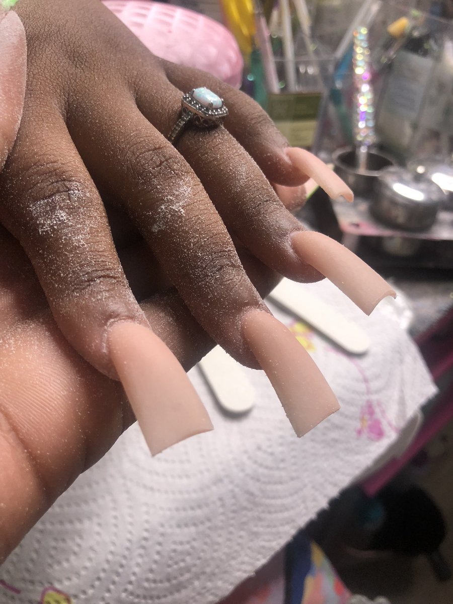 davison_itz's tweet photo. Duckies 🥰💅🏾#nailart https://t.co/Yhazae4EsN