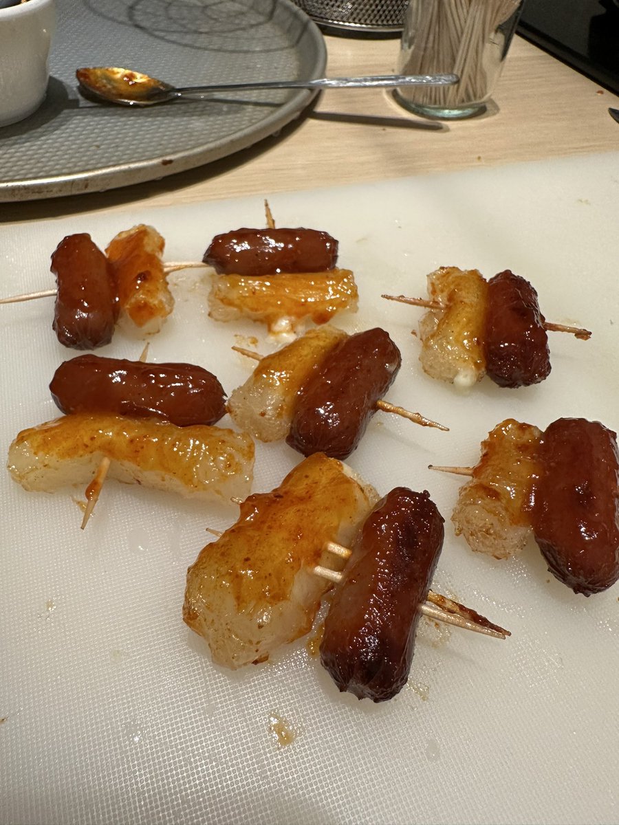 madazQta's tweet photo. My House📍Ratchet Tteoki-bokki: I had a craving &amp; fulfilled it through rice paper filled with mozz. Thank you instagram reels for my random cooking adventures https://t.co/sBVrIkFsJq