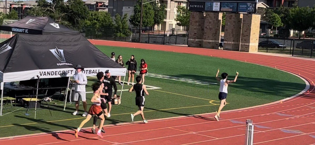 stptigertrack's tweet photo. Toby Carrejo - District Champion 800m 🥇 

🚨 USA top 25
🚨 New school record https://t.co/U0sDlnvD5t