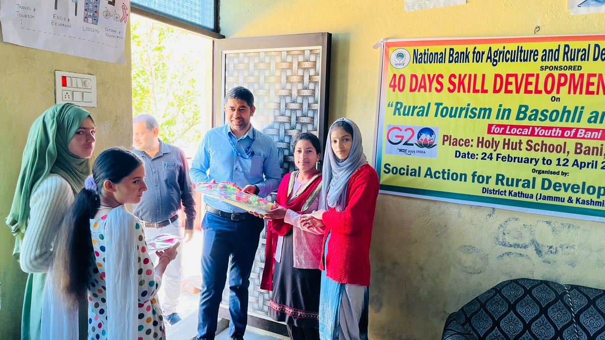 SARDA_ORG's tweet photo. Validation and Certificate Distribution under SDP Rural Tourism Kathua, Jammu. Social Action for Rural Development- SARDA @SardaIndia @Nabard @JandKTourism  @Nareshsinghljp https://t.co/duBT9EPFte
