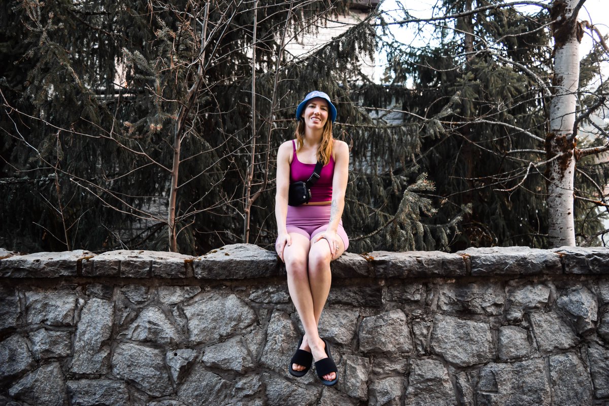 Just in case you were thinking about getting new yoga clothes for Spring and Summer... emilykaneyoga.com/embracing-lulu… #yogawear #yogapants #activewear #OOTD #yogaoutfit