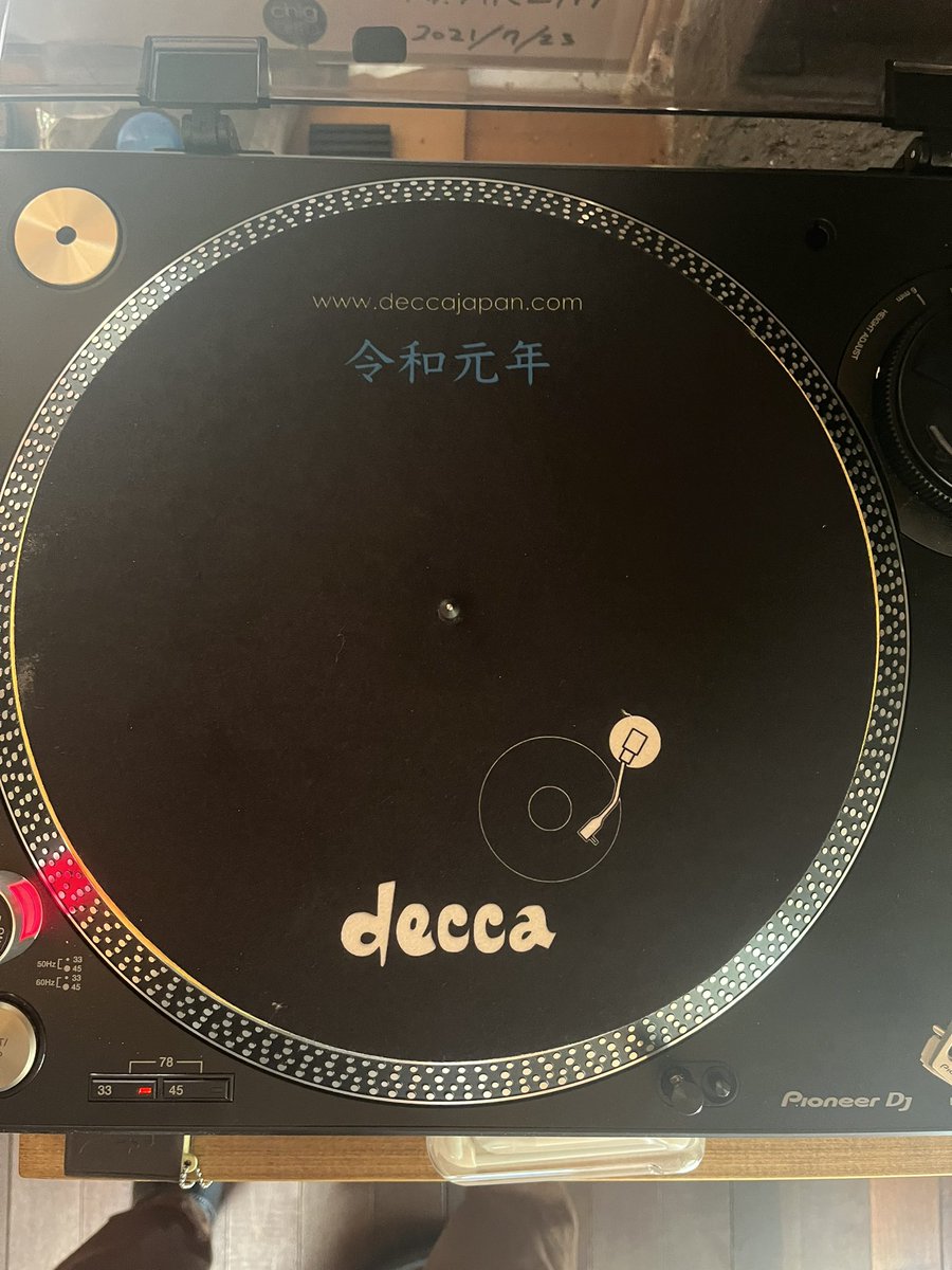 recorddecca's tweet photo. 過去に作ったオリジナルマットと並べてみました #slipmat #analog #turntable #record #スリップマット #レコード https://t.co/bu1u5ESFYX