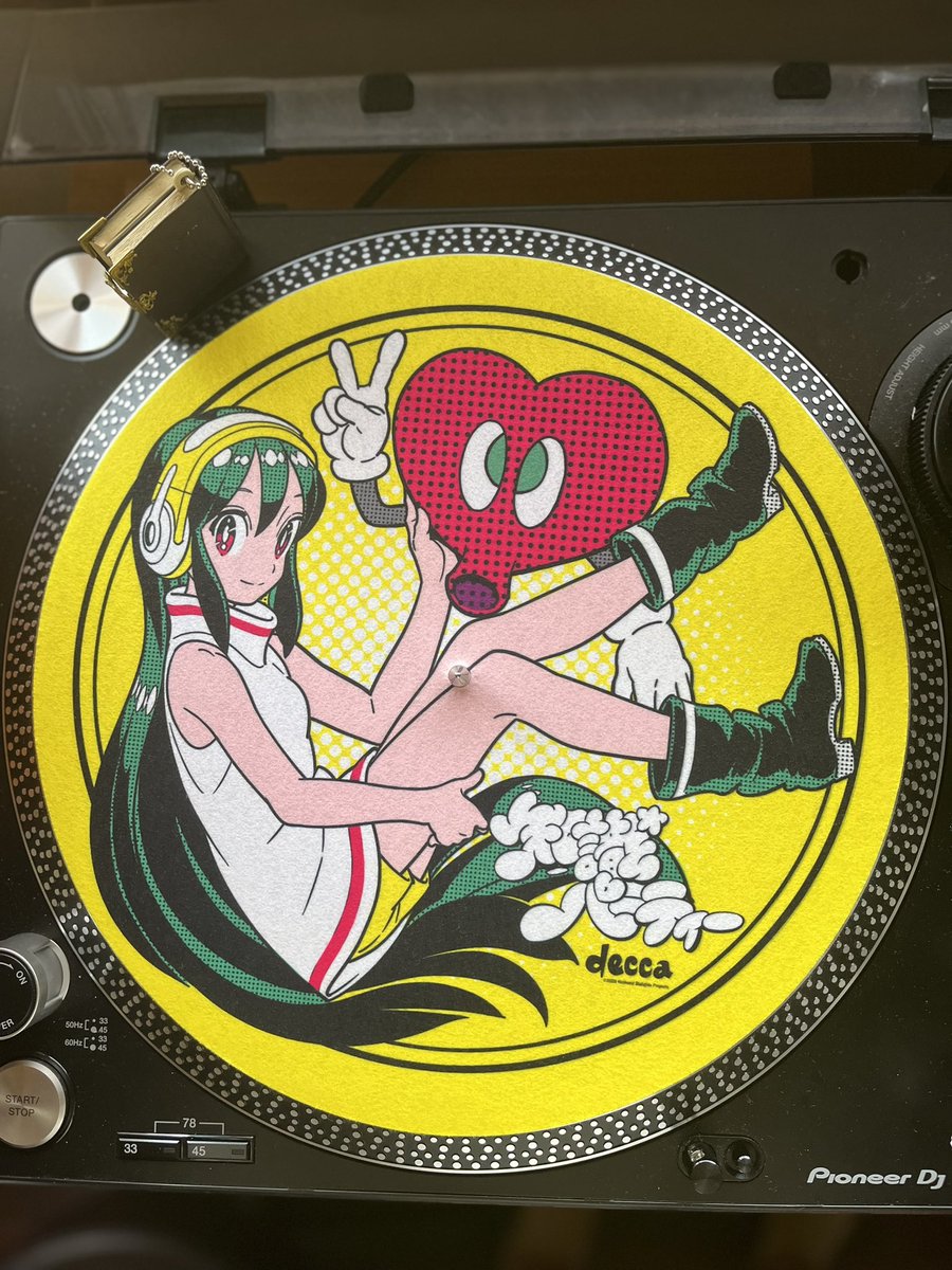 recorddecca's tweet photo. 過去に作ったオリジナルマットと並べてみました #slipmat #analog #turntable #record #スリップマット #レコード https://t.co/bu1u5ESFYX
