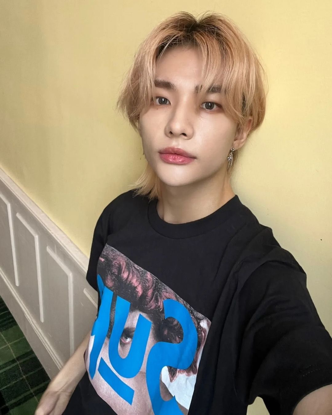 ams🍦 on Twitter: "Hyunjin's t-shirt is from the Supreme spring/summer 2023 collection (SS23) the print is of painting “Fallen Angel” by Alexandre Cabanel https://t.co/AYE4Q2zd1N" / Twitter