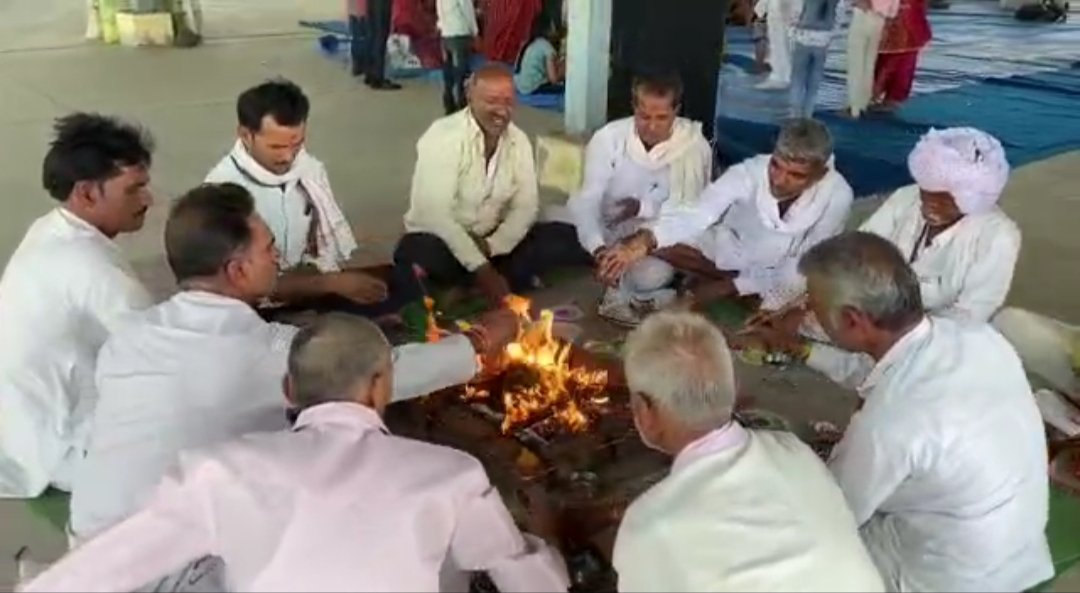 Ashram_Susner's tweet photo. परम् पूज्य Sant Shri Asharamji Bapu का #87वाँ_अवतरण_दिवस Vishwabhar Me Manaya Gaya ।
सुसनेर आश्रम में भी पूज्य बापूजी के उत्तम स्वास्थ्य हेतु हवन हुआ। इसके पश्चात श्रीआशारामायण पाठ, कीर्तन, ऑडियो सत्संग, पादुका पूजन, दीप प्रज्वलन, महाआरती एवं भंडारा हुआ।
A Meaningful Celebration https://t.co/rKGBXg7RX0