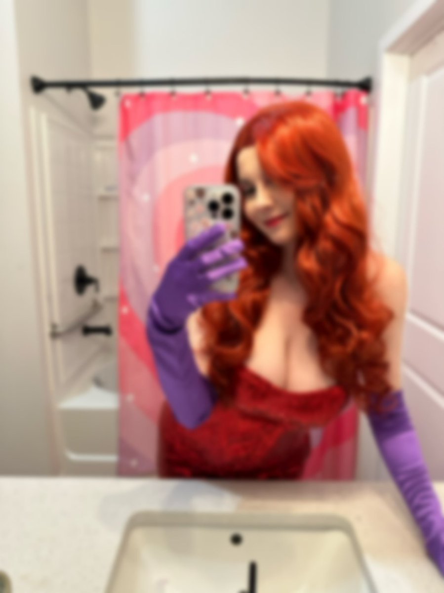 yellz0's tweet photo. hmmm i wonder what cosplay this is….SUPER hard to tell 🤔🤔 https://t.co/6hXqmqgP89