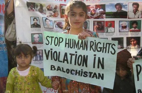 FarhadSpeaks_'s tweet photo. People in #Pakistan waking up to the reality of missing loved ones under Imran Khan's regime. For #Baloch people this has been a grim reality for over 70 years. Whenever we spoke about #missingBalochpersons we were told we ‘did something wrong’
#BalochHumanRights #ImranKhan #PTI https://t.co/3JgJlnDDzV