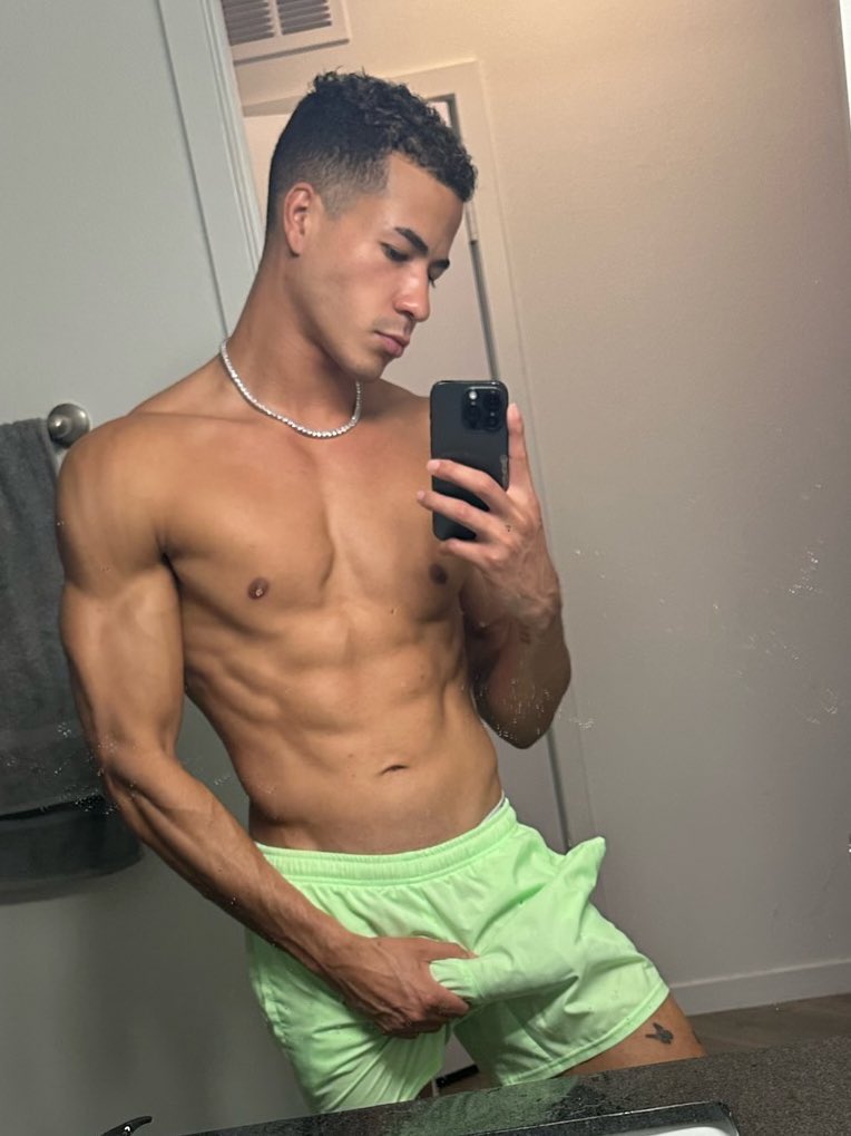 BouffierF's tweet photo. I take it out here 😈⬇️ #fitness
https://t.co/lCHGROaqLv https://t.co/ovuIVFV2uZ