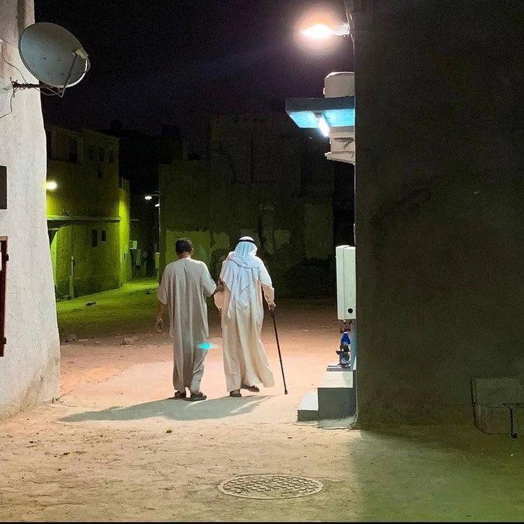 etudislam_'s tweet photo. Sois assidus à la prière du Fajr en son temps..
 
Cheikh Sâlih Al عUtheymine رحمه الله :

"Interroge ton âme au sujet de la prière en son temps et sa préservation. 

En particulier la prière du Fajr, si tu fais partie de ceux qui la préserve assidûment, alors sache que tu es croyant et qu'il n'y a entre toi et le paradis si ce n'est ta mort.

En revanche, si tu manques à ta prière, empresse-toi alors de sauver ton âme."

📚[الشرح الممتع على زاد المستقنع 27.28/2]