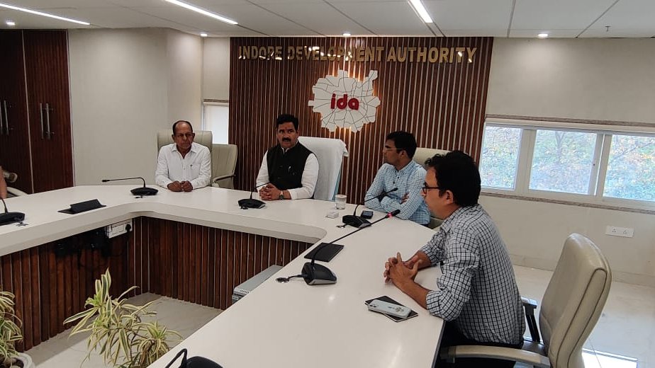 iMadhuVerma's tweet image. 1/2
भूअधिकार पत्र के प्राप्त करने वाले सभी भूस्वामी 50% भूमि के अधिकारी होंगे। प्राधिकारी द्वारा सभी टीपीएस योजनाओं में भूअधिकार पत्र वितरित करने का यह कार्य उत्तरोत्तर प्रगति पर है।

#ShivrajSinghChouhan
#indoredevelopmentauthority
#indore