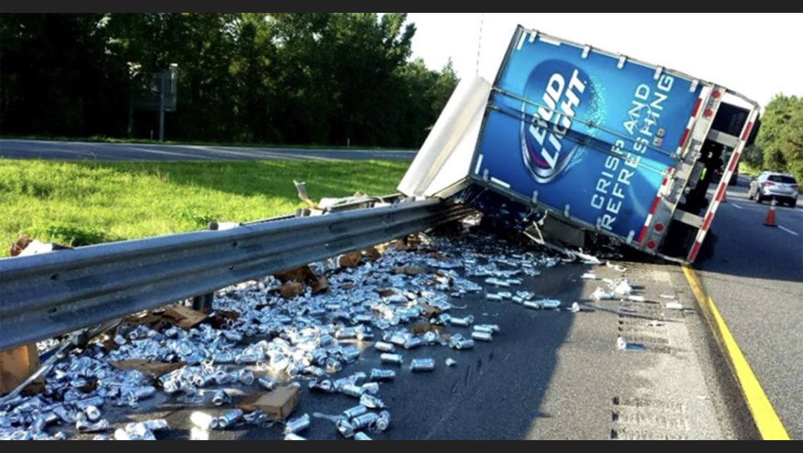 DannoActon's tweet photo. @ellmore @Rose4YouTwo .@ellmore should be @Budweiser’s Real American Hero “Mr Exposing @AnheuserBusch’s BILLIONS lost guy.” 👑🏆😂🇺🇸 @budlight @BudLightGaming @abinbev #ThisButtsForYou https://t.co/4KjAYcxXnI