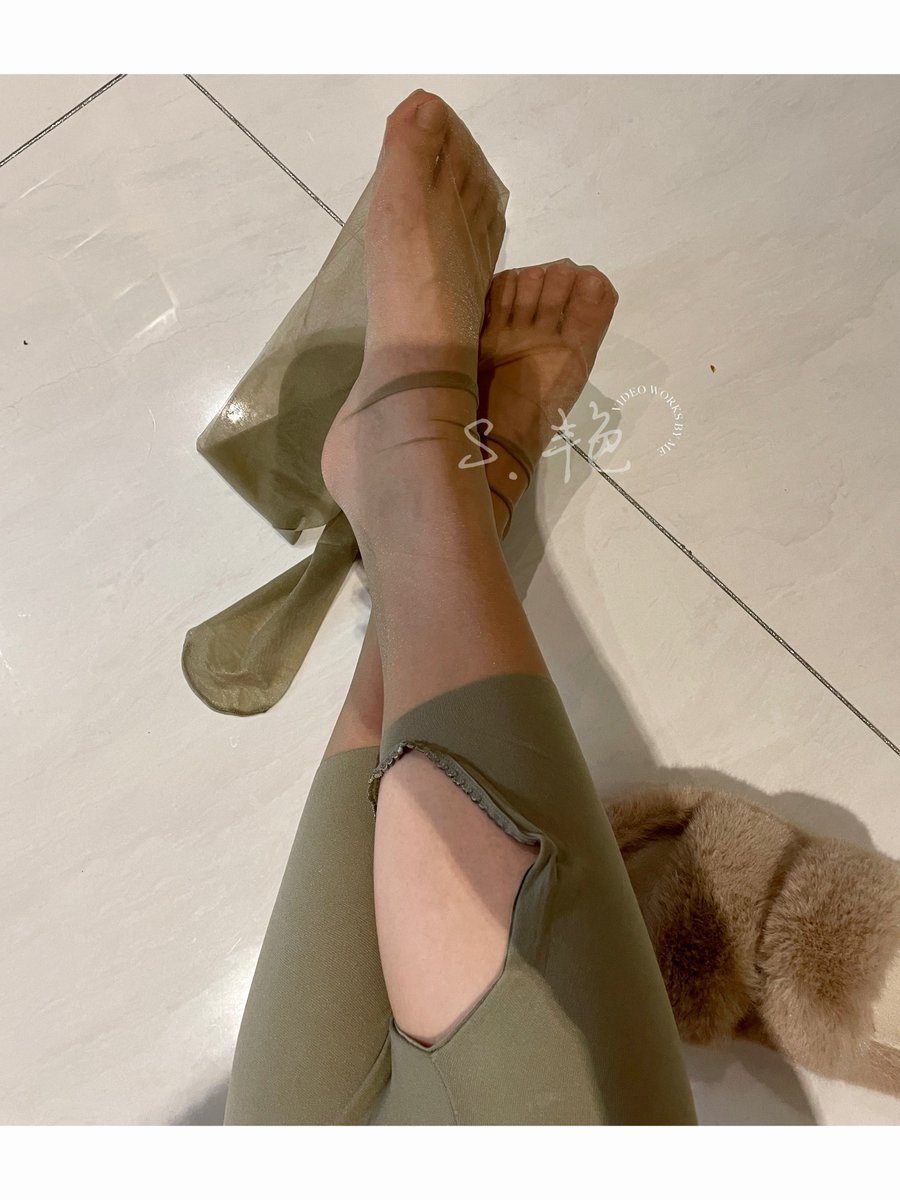sw45za's tweet photo. 办公室换个袜子🧦 #丝袜 https://t.co/GWvJCqDTU7