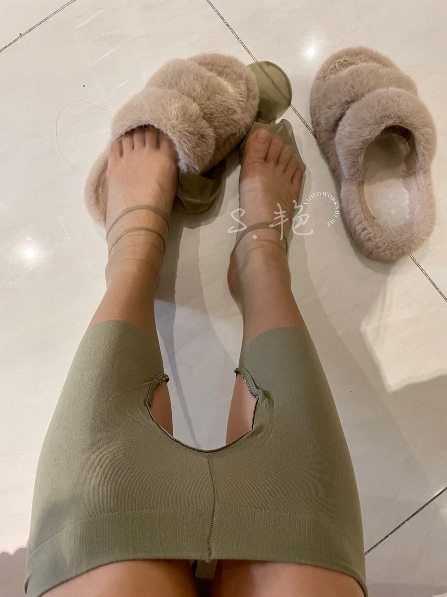sw45za's tweet photo. 办公室换个袜子🧦 #丝袜 https://t.co/GWvJCqDTU7