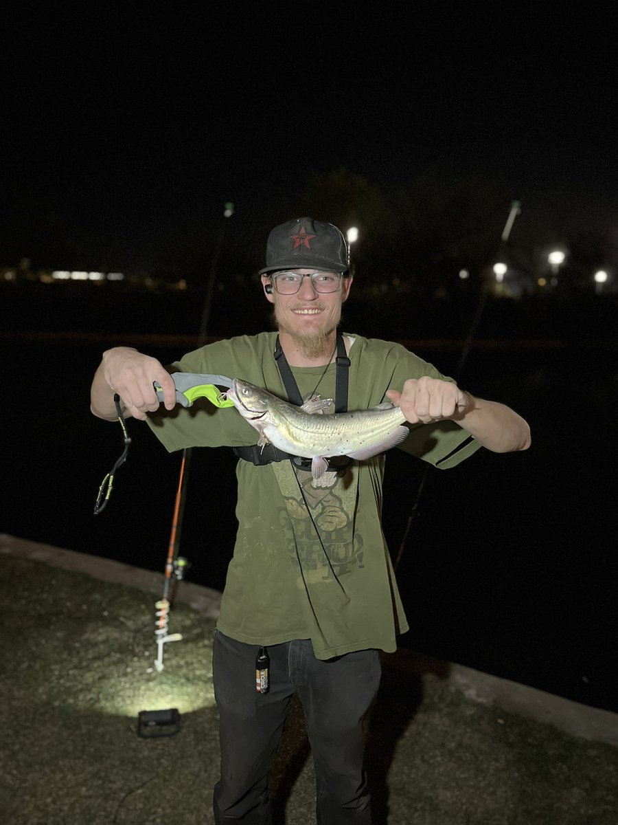 KnotTwinsFishin's tweet photo. Cris with a beautiful Channel Catfish!
#catfish #fishinglife #fisherman https://t.co/xTRFWcFjn8