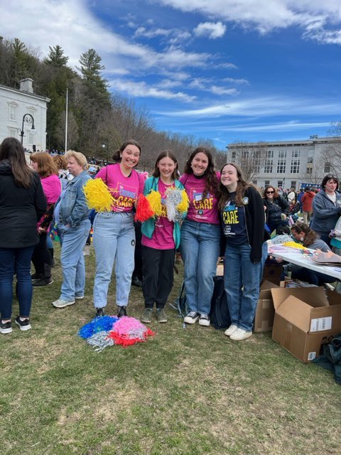 KaitNorthey's tweet photo. Proud of our @uvmcess #EarlyChildhood students and all those who attended the #CourageToCare rally today! I was flying to Chicago but made sure to represent the cause @LetsGrowKids !Preparing #ECEducators and #Advocates at @uvmvermont🌟💚💛 #VTed #vtpoli https://t.co/FvdrLGHftG