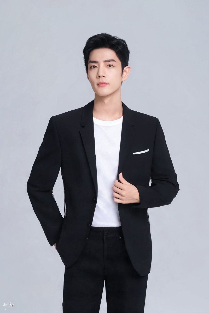 xzhaniverse's tweet photo. this official photo is so sexc 🤤🥵 please release the b-cuts @ xz studio 😫

#XiaoZhan https://t.co/4B6QwKhrQ8